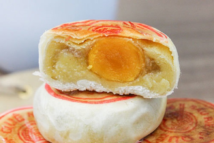 Bánh pía - món bánh nổi tiếng Sóc Trăng