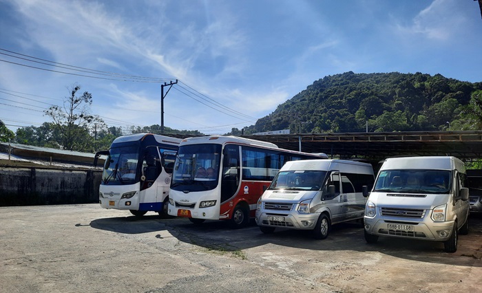 Trong quá trình di chuyển ở Phú Quốc, Kavo Travel tổ chức đi lại bằng ô tô tiện lợi và thoải mái