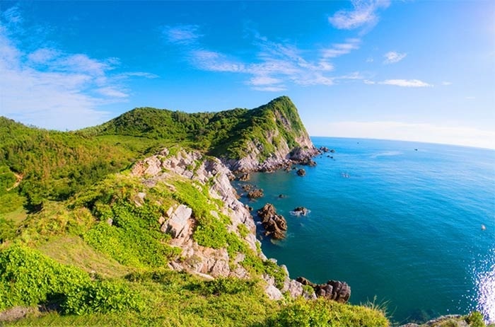 Du khách được trải nghiệm những điểm đến nổi bật nhất tại Quan Lạn (Ảnh: Eo Gió Quan Lạn)