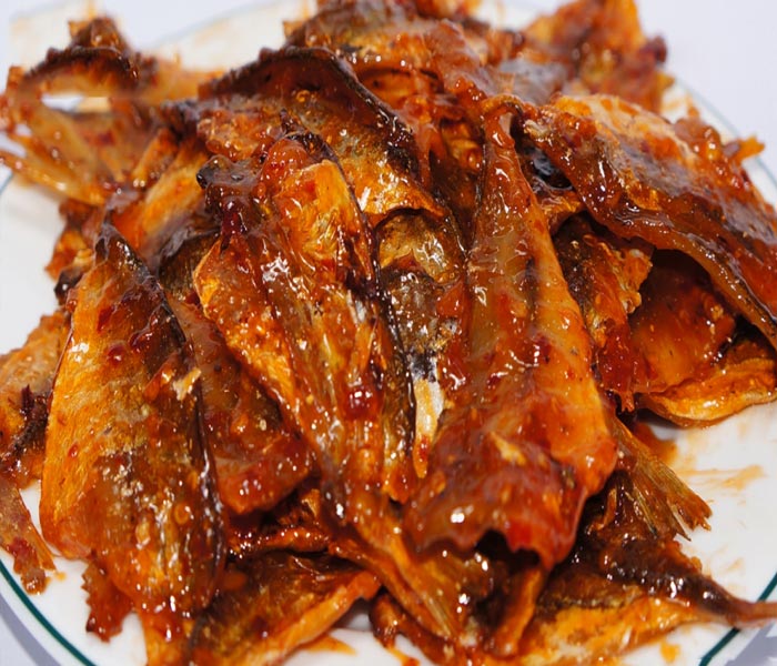 Cá chỉ vàng rim cay là món ăn đậm đà, rất bắt cơm