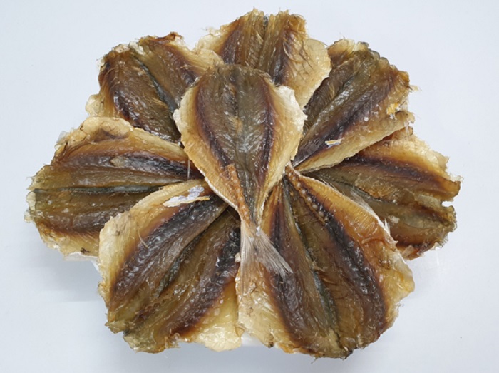 Cá chỉ vàng là loại cá biển nhỏ, thân dẹt, thịt chắc và có vị ngọt tự nhiên