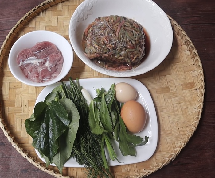 Chả rươi đông lạnh là món đặc sản được làm từ rươi được cấp đông