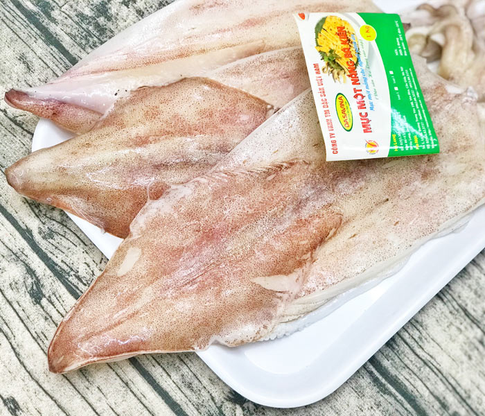 Giá mực 1 nắng phụ thuộc vào nhiều yếu tố khác nhau